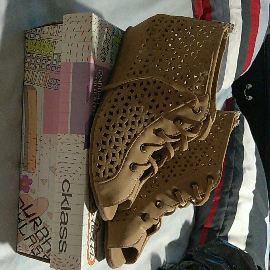 Flats/Sandals